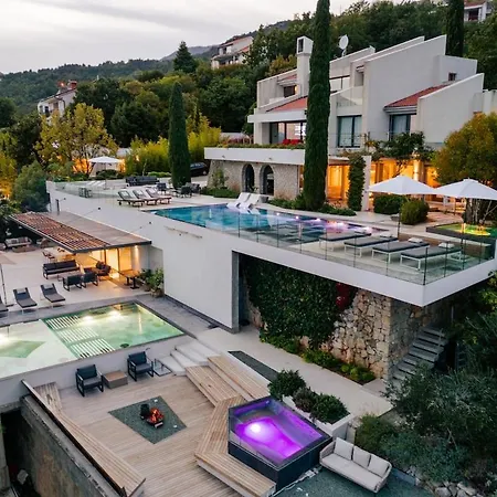 بيت للعطل Spectacular View Private Pool *